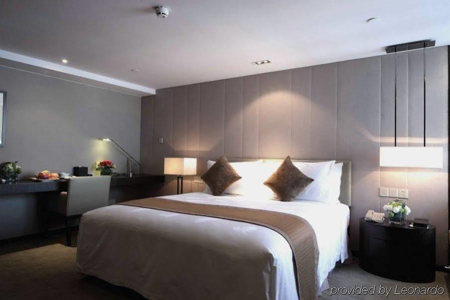 Pudong Hotel 3*